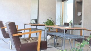 『店主が設計施工した亀有DIY美容院』